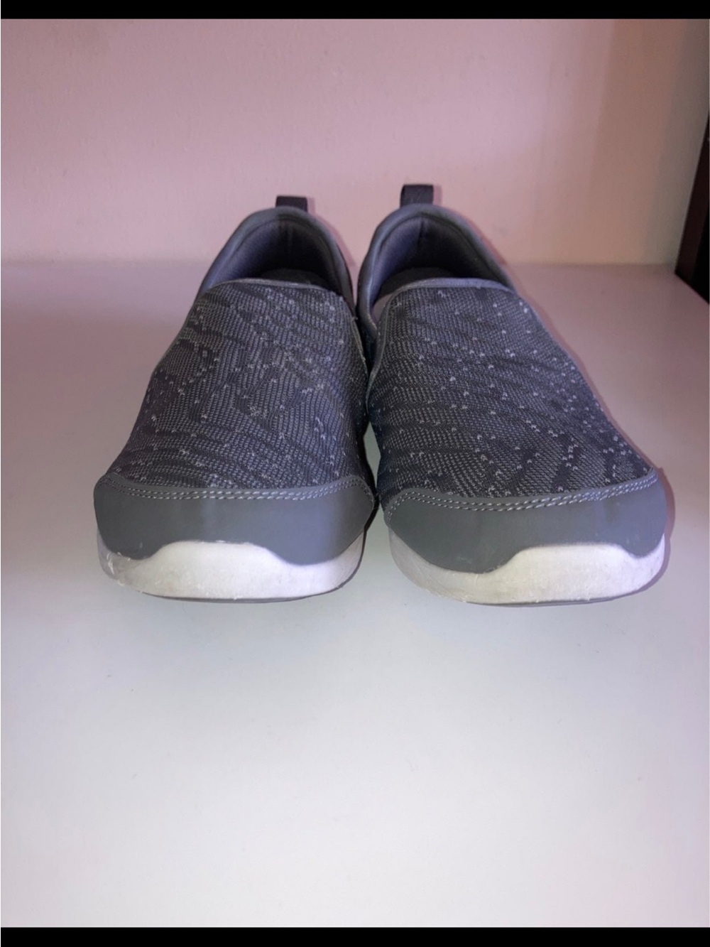 Vionic slip on 8 w Gray Slip-On Knit Sneakers